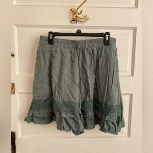 NWT Bloomchic Green Ruffled Shorts with Lace Trim Size 14